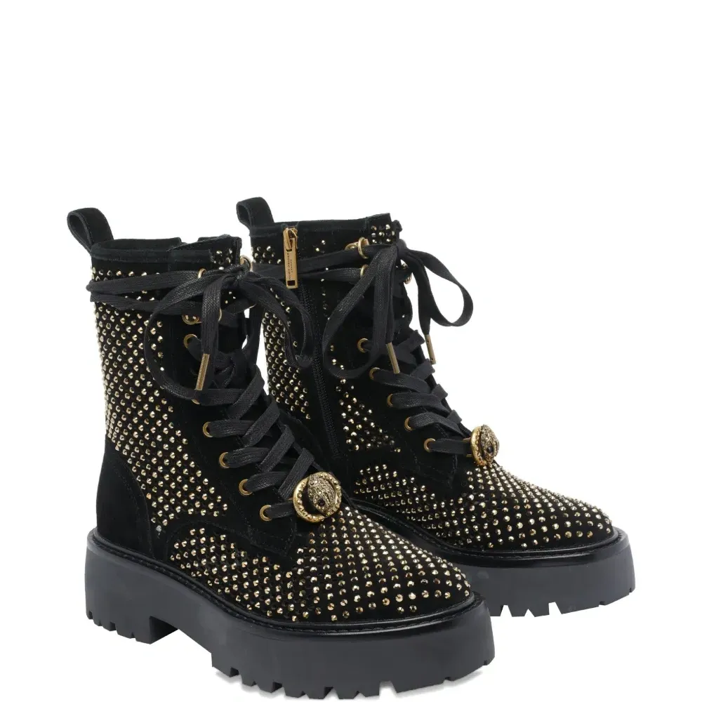 Кожаные ботинки на шнуровке с декоративными заклёпками