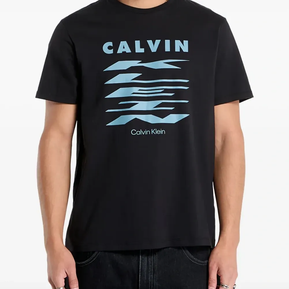 Футболка с логотипом