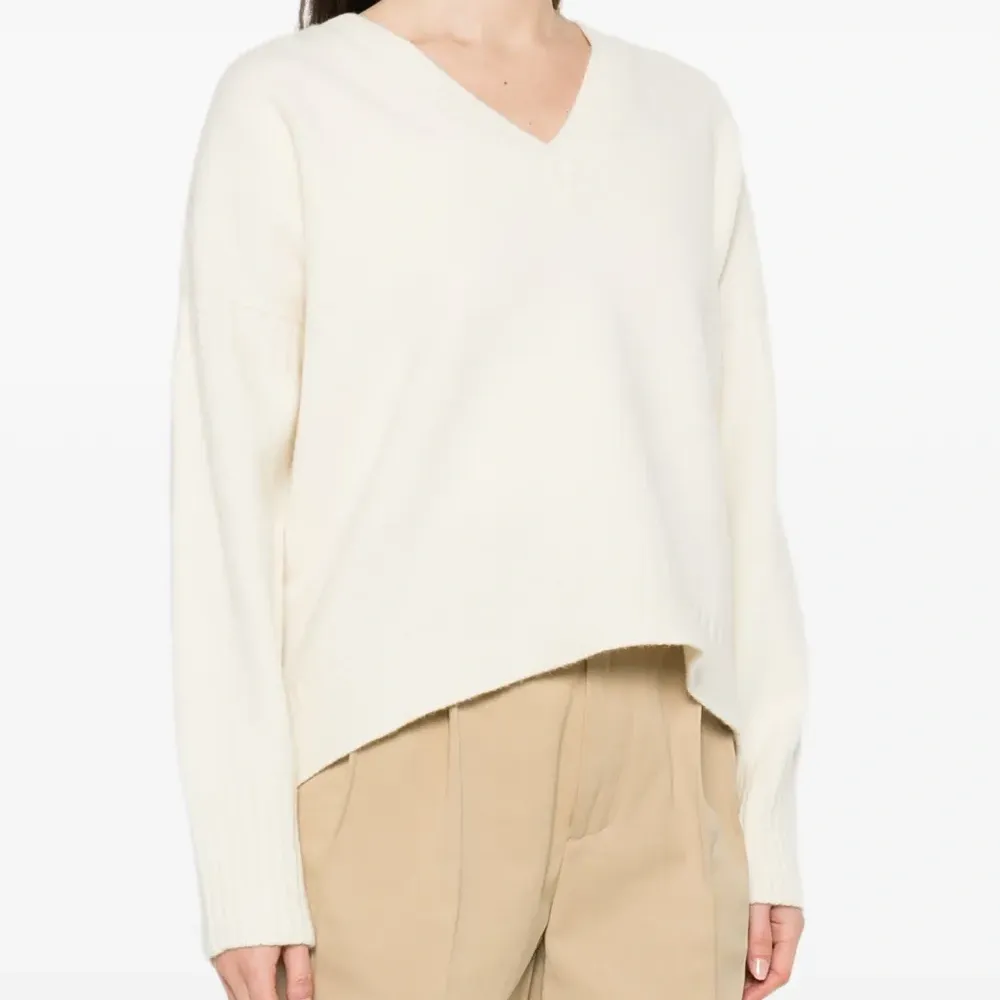 Свитер Aura Off с V-образным вырезом