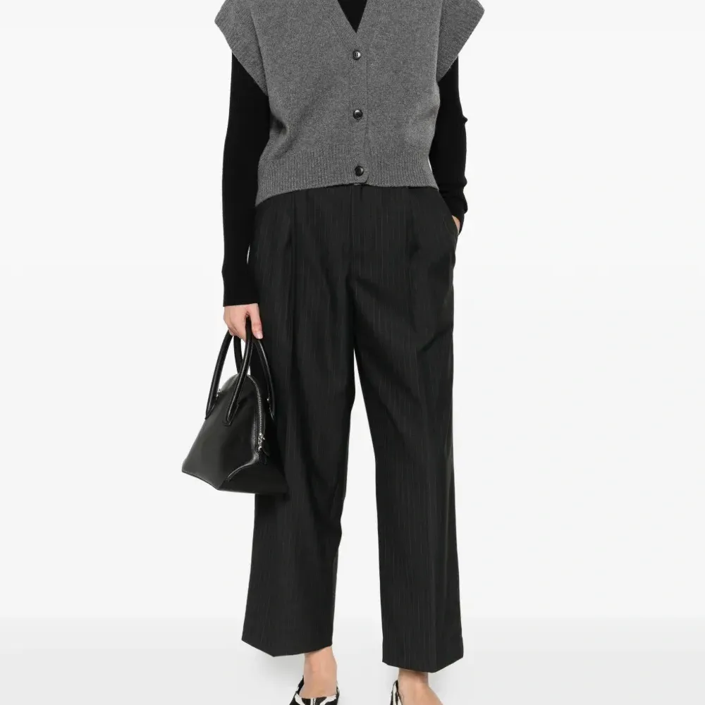 Жилет Zoe на пуговицах с V-образным вырезом