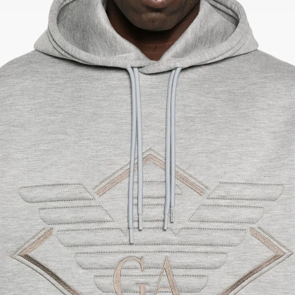 Худи с вышитым логотипом