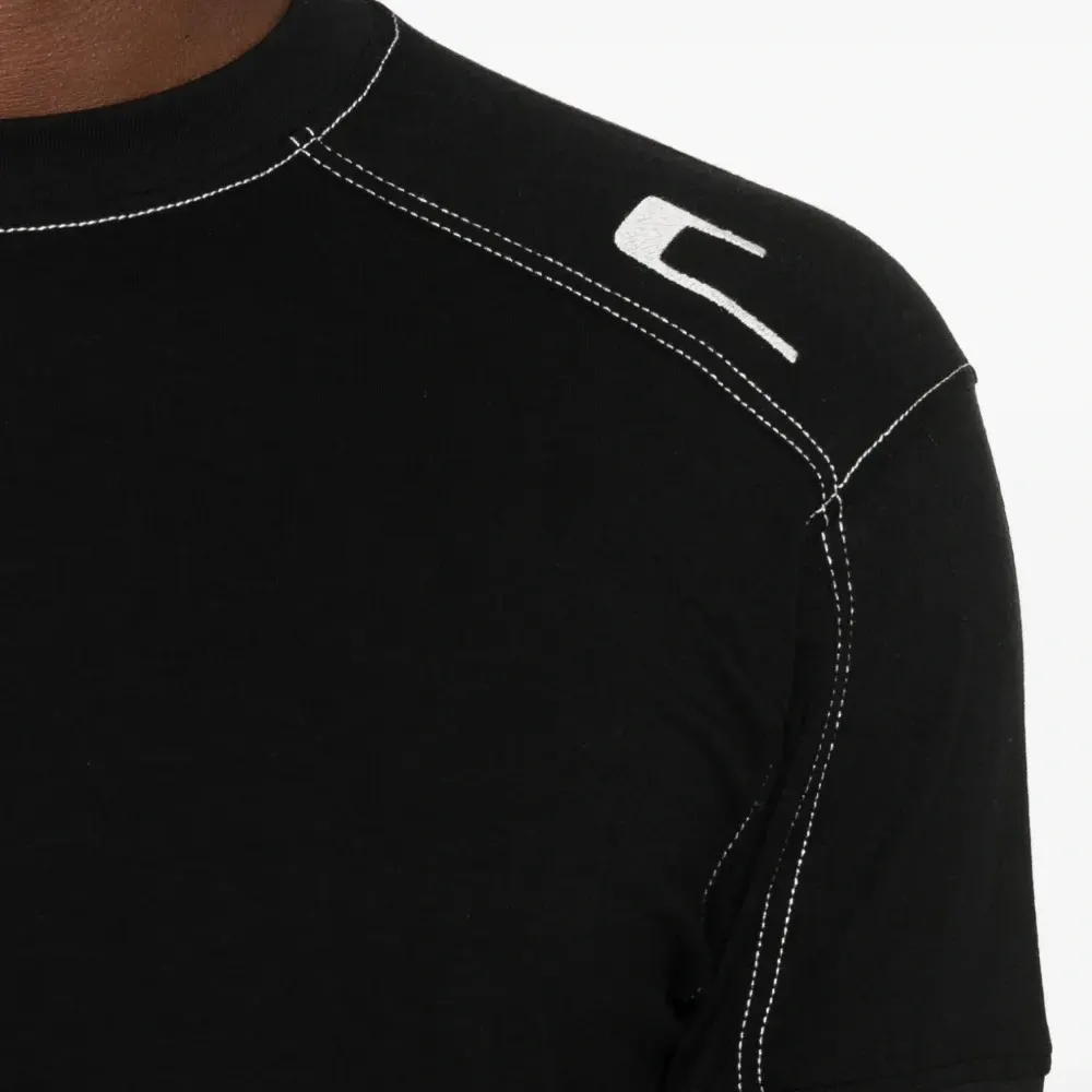 Футболка с контрастной строчкой