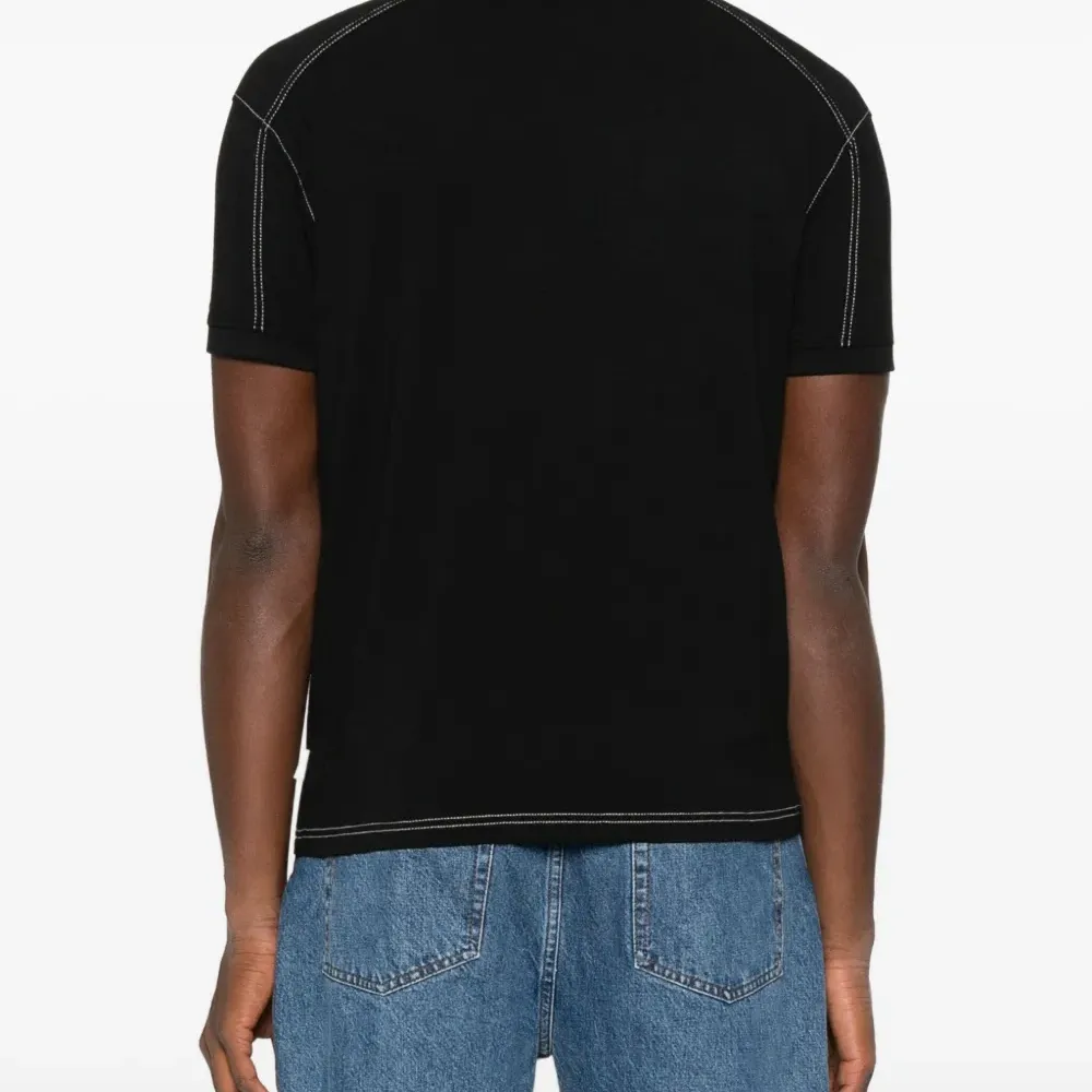 Футболка с контрастной строчкой