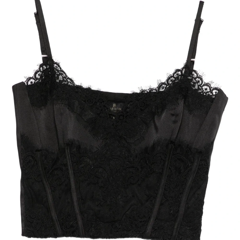 Укороченный топ с кружевной отделкой