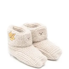 Тапочки с вышивкой в виде листьев