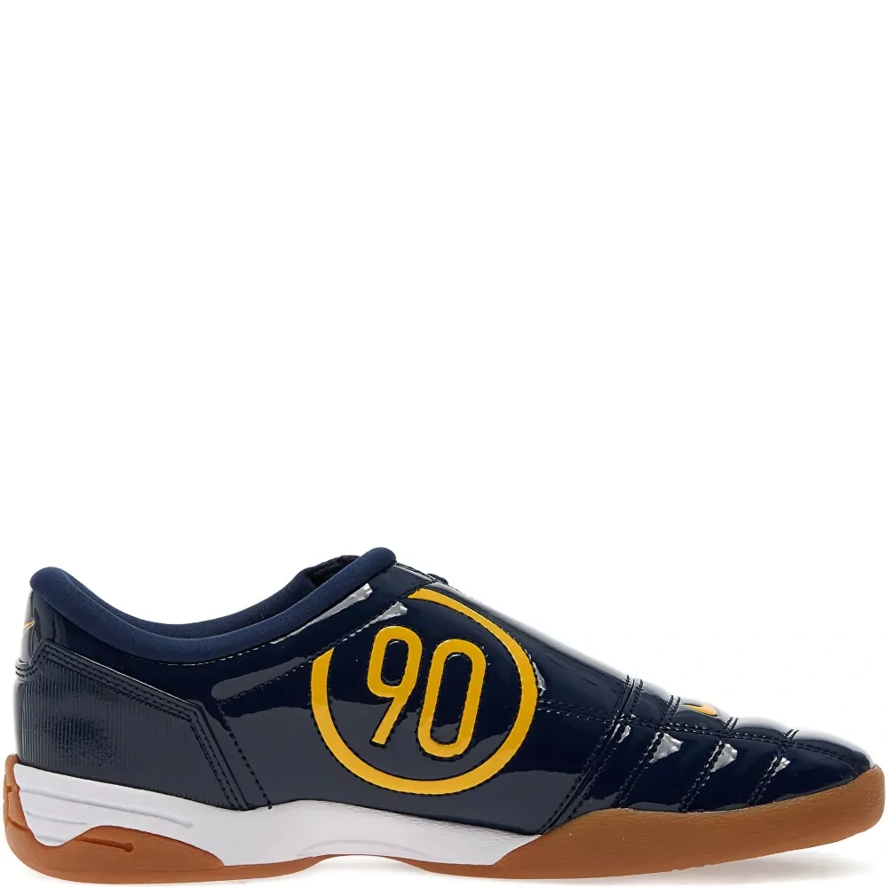 Кроссовки T90