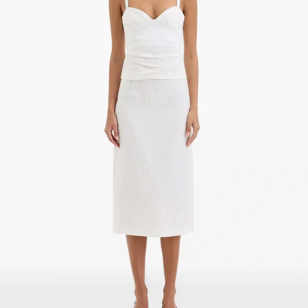 Миди-юбка с цветочной вышивкой