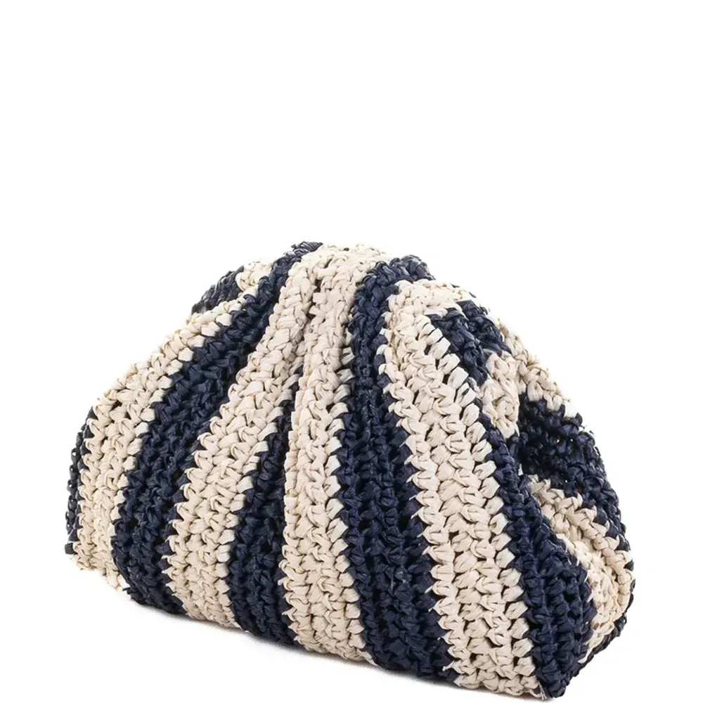 Клатч вязаный крючком с полосатым узором