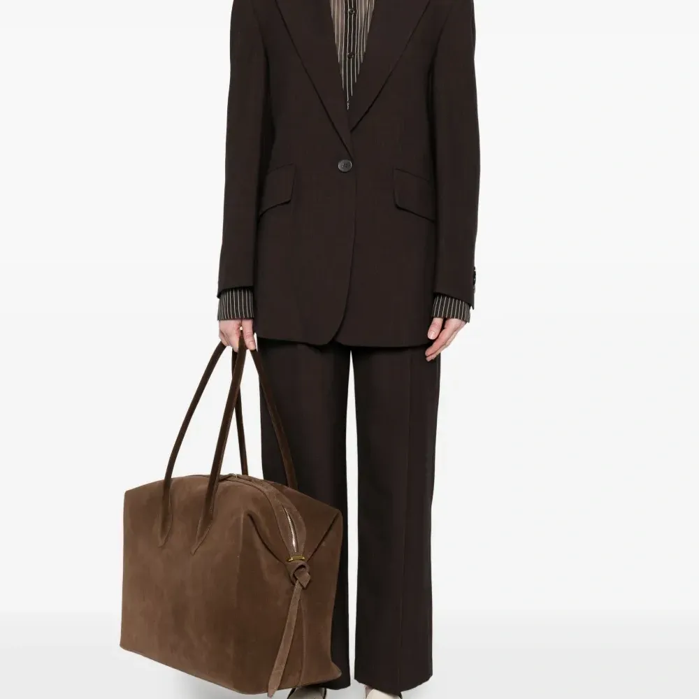 Брюки со складками спереди