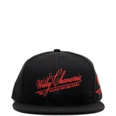 Бейсболка с вышитым логотипом