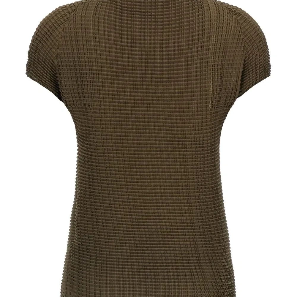 Плиссированная футболка с высоким воротником