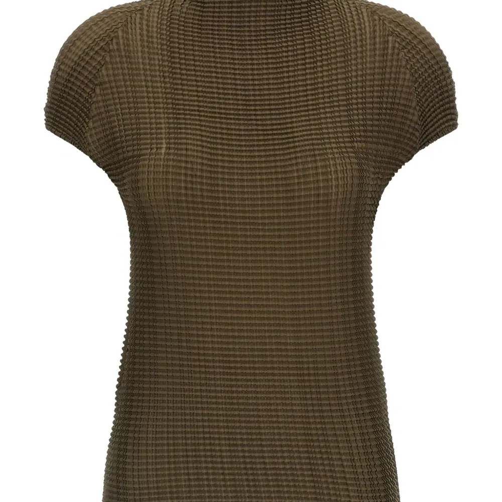 Плиссированная футболка с высоким воротником