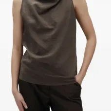 Топ с воротником-хомутом и капюшоном