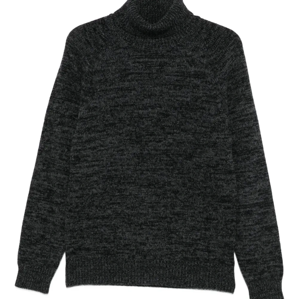 Свитер с высоким воротником