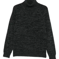 Свитер с высоким воротником