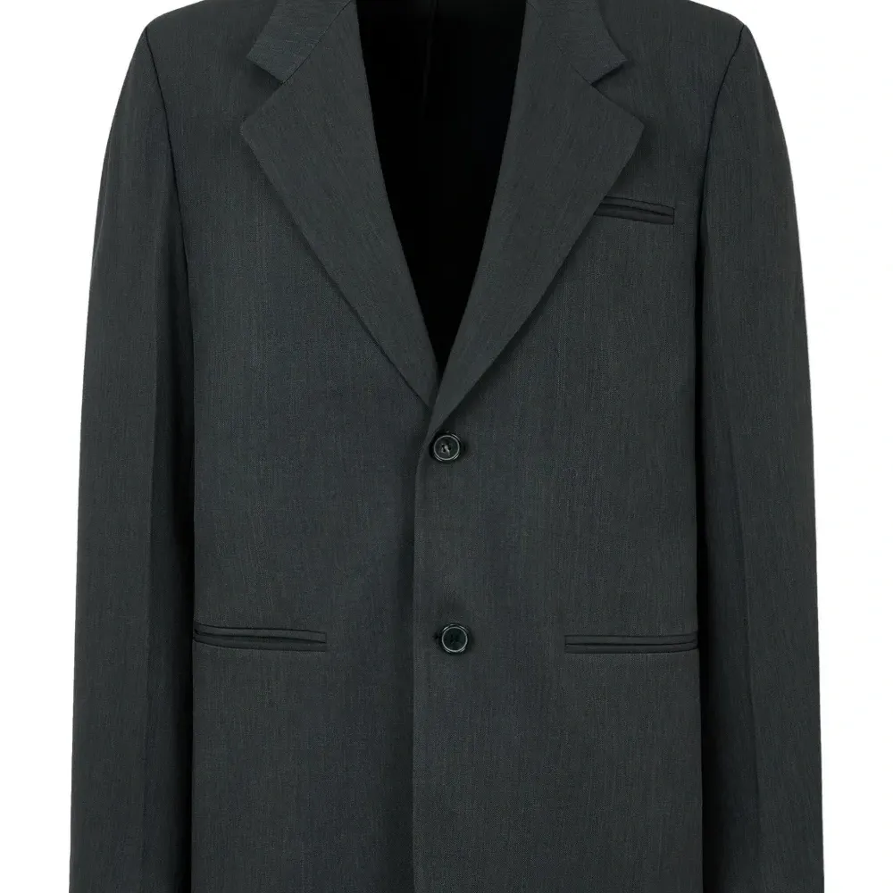 Приталенный пиджак на пуговицах