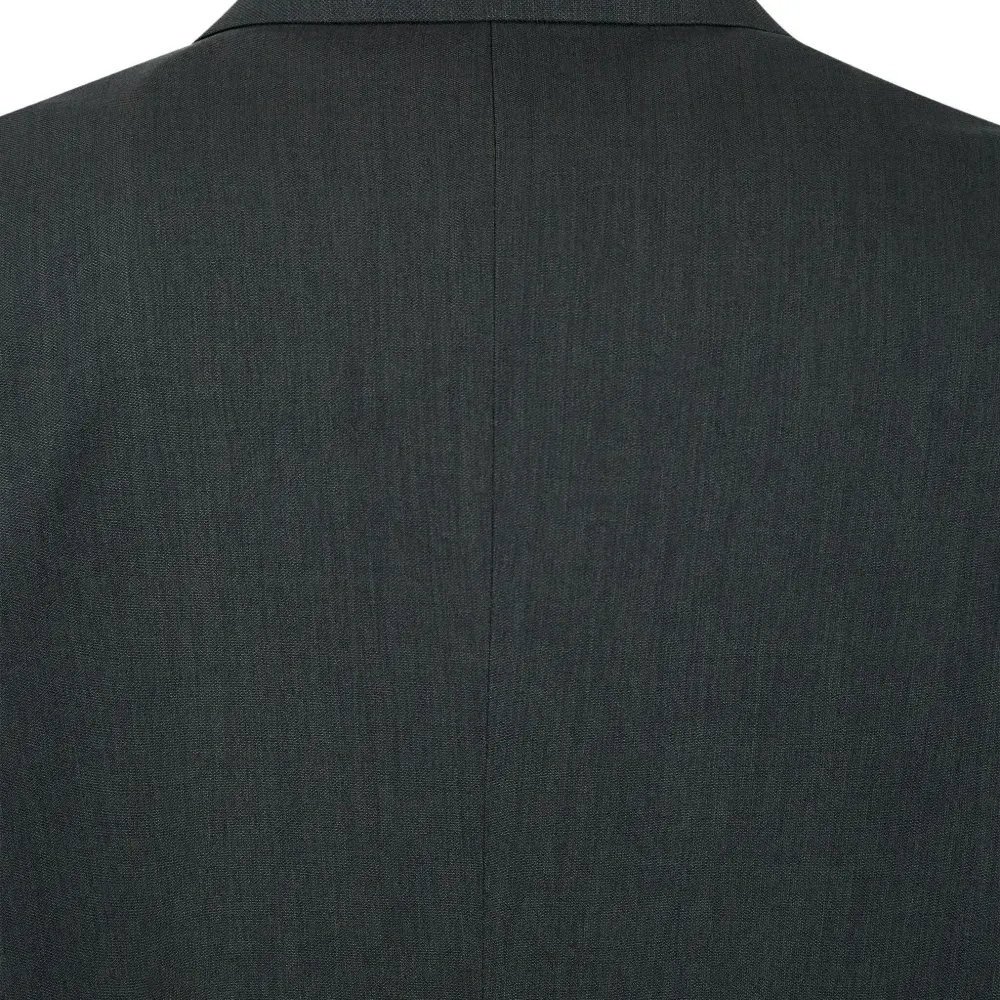 Приталенный пиджак на пуговицах