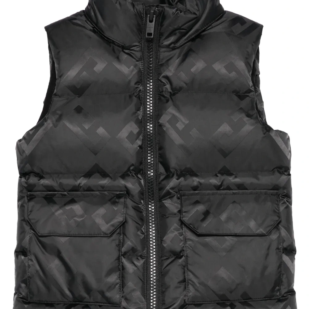 Пуховый жилет с монограммным узором