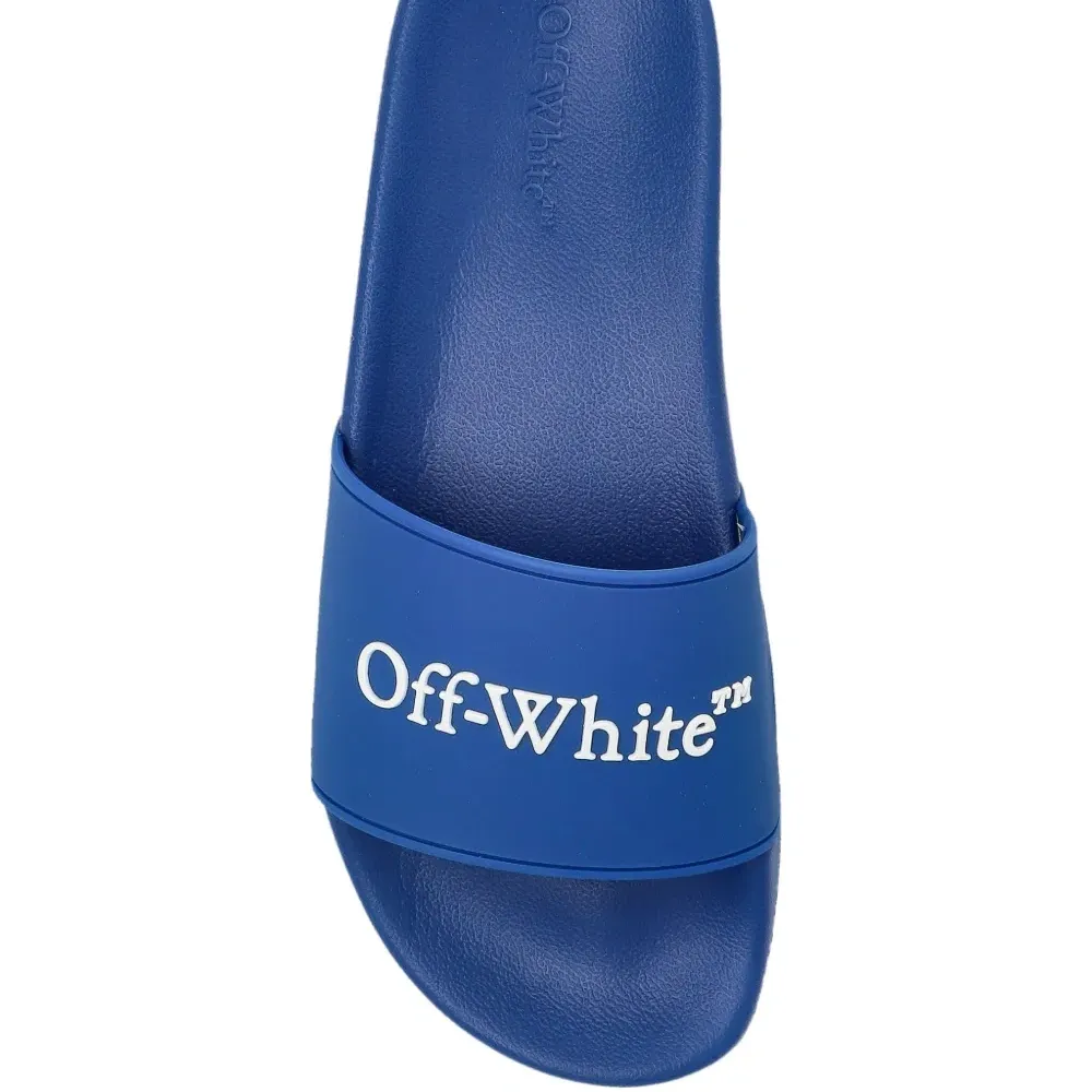 Шлепанцы с тисненым логотипом