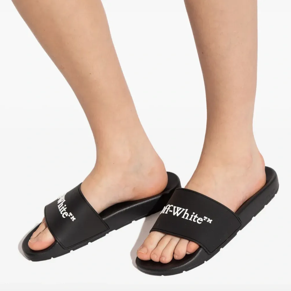 Шлёпанцы с логотипом Шлёпанцы с логотипом