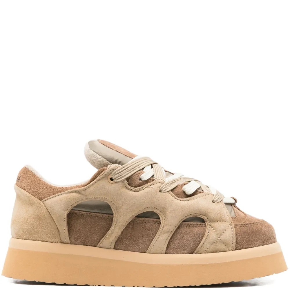 Кроссовки с вырезами