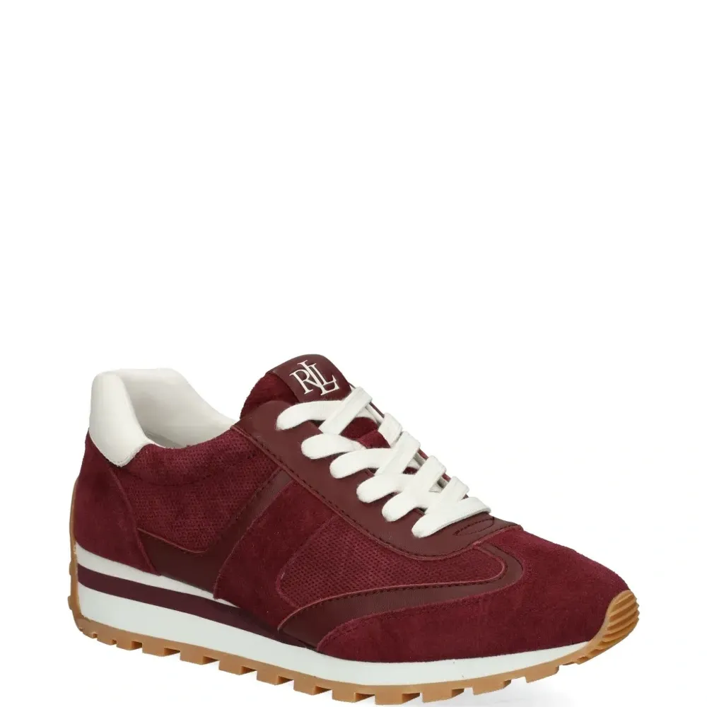 Замшевые кроссовки