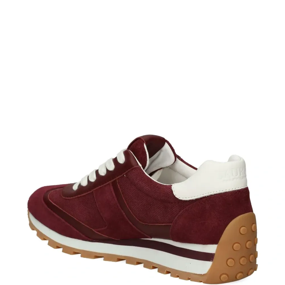 Замшевые кроссовки