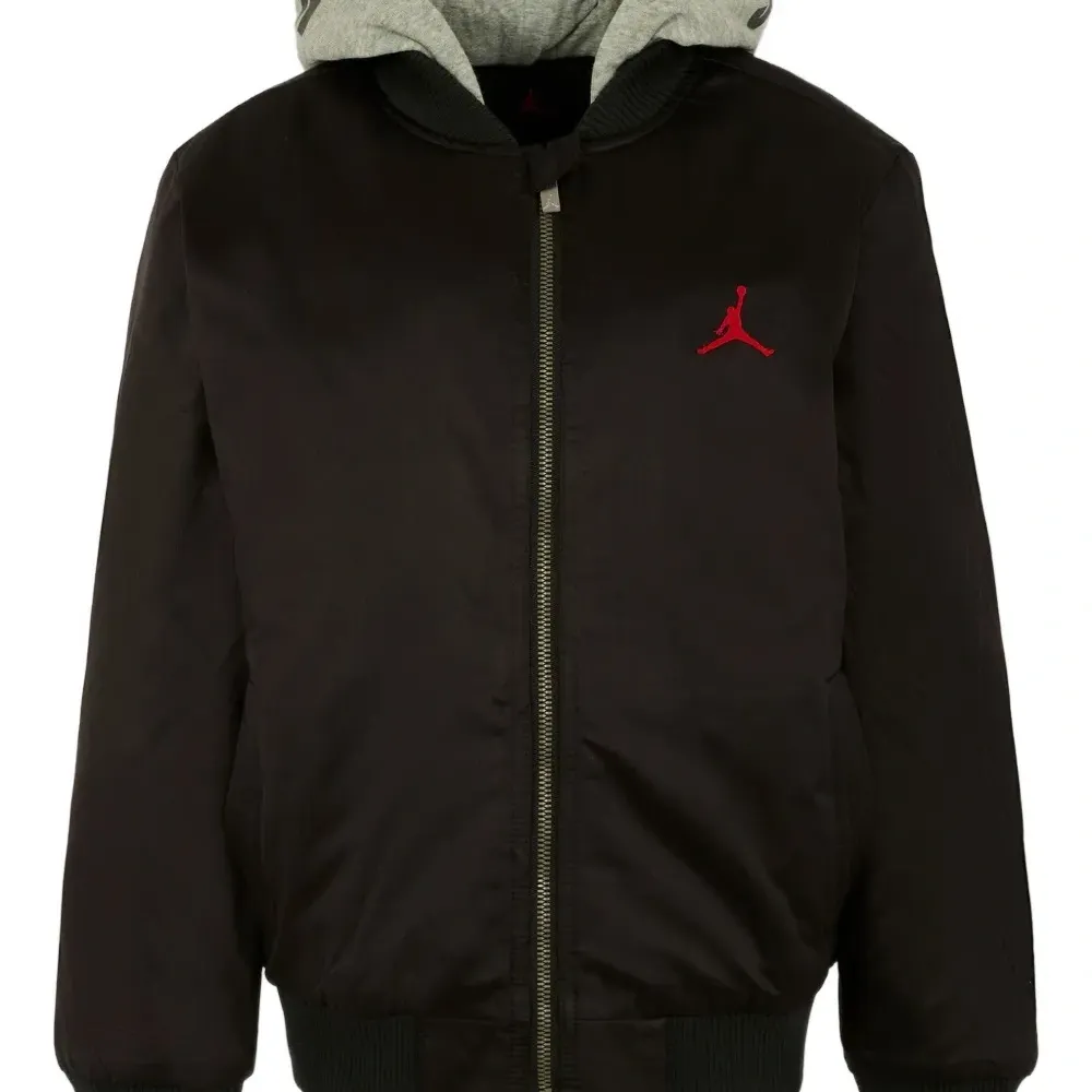 Бомбер с капюшоном