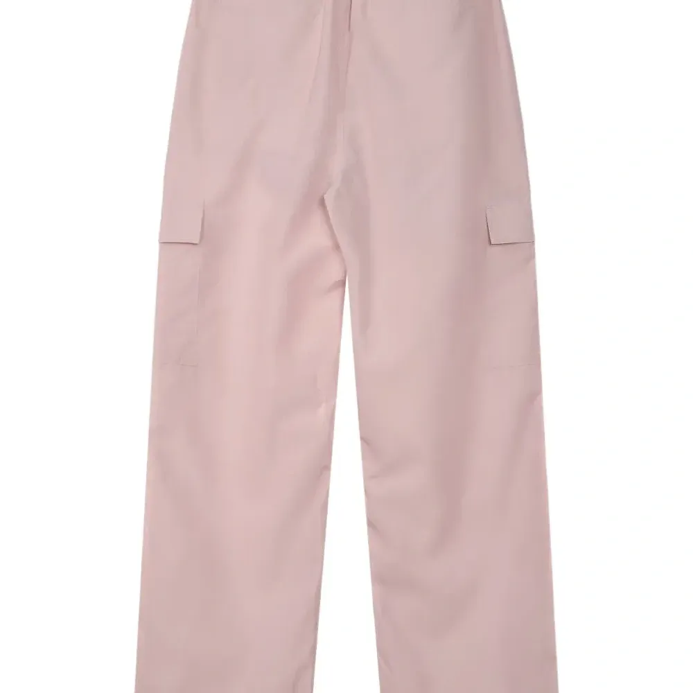 Брюки с накладными карманами