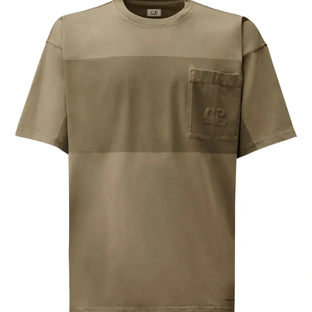 Футболка с нагрудным карманом