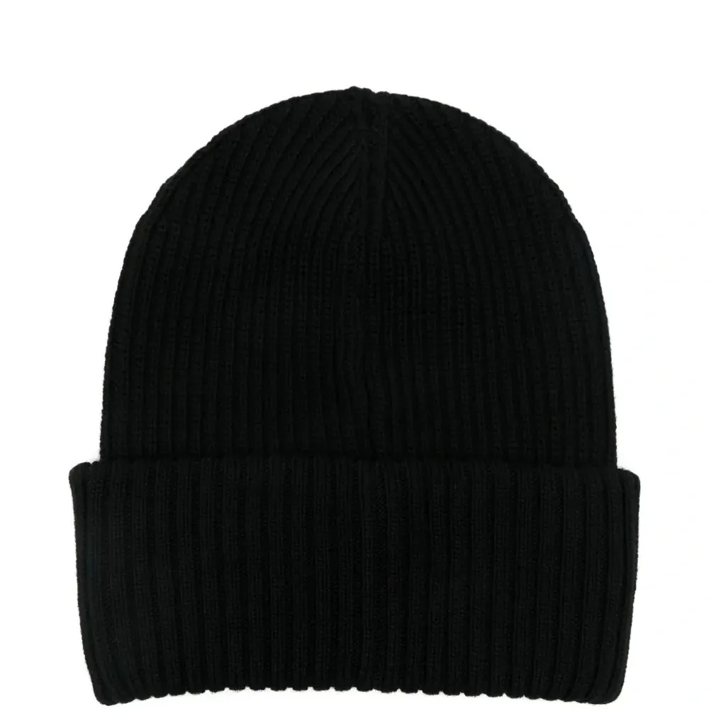 Шапка бини в рубчик с нашивкой-логотипом