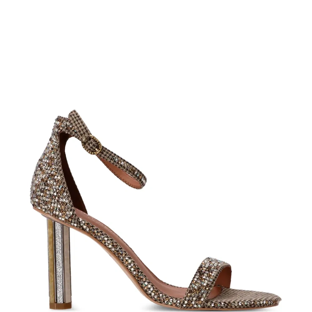 Туфли с декорированным ремешком