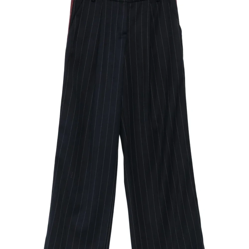 Брюки в тонкую полоску с боковыми лампасами