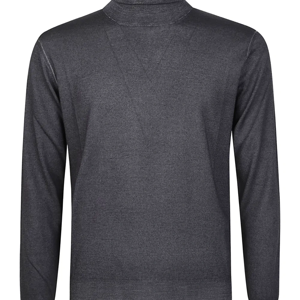 Шерстяной свитер с высоким воротником