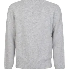 Вязаный свитер с высоким воротником