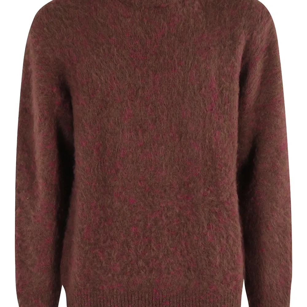 Свитер с круглым вырезом