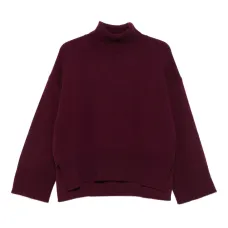 Свитер с высоким воротником и разрезами