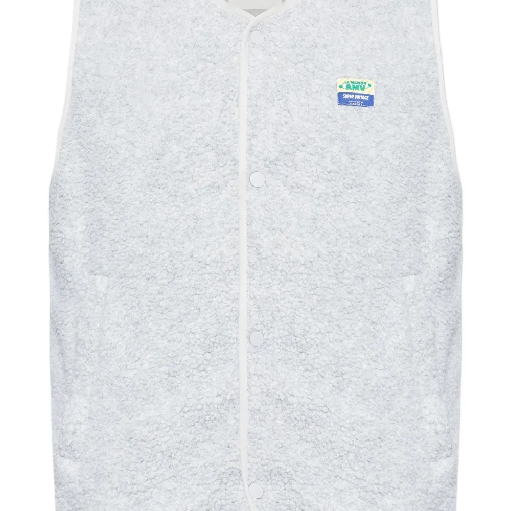 Жилет из флиса на пуговицах