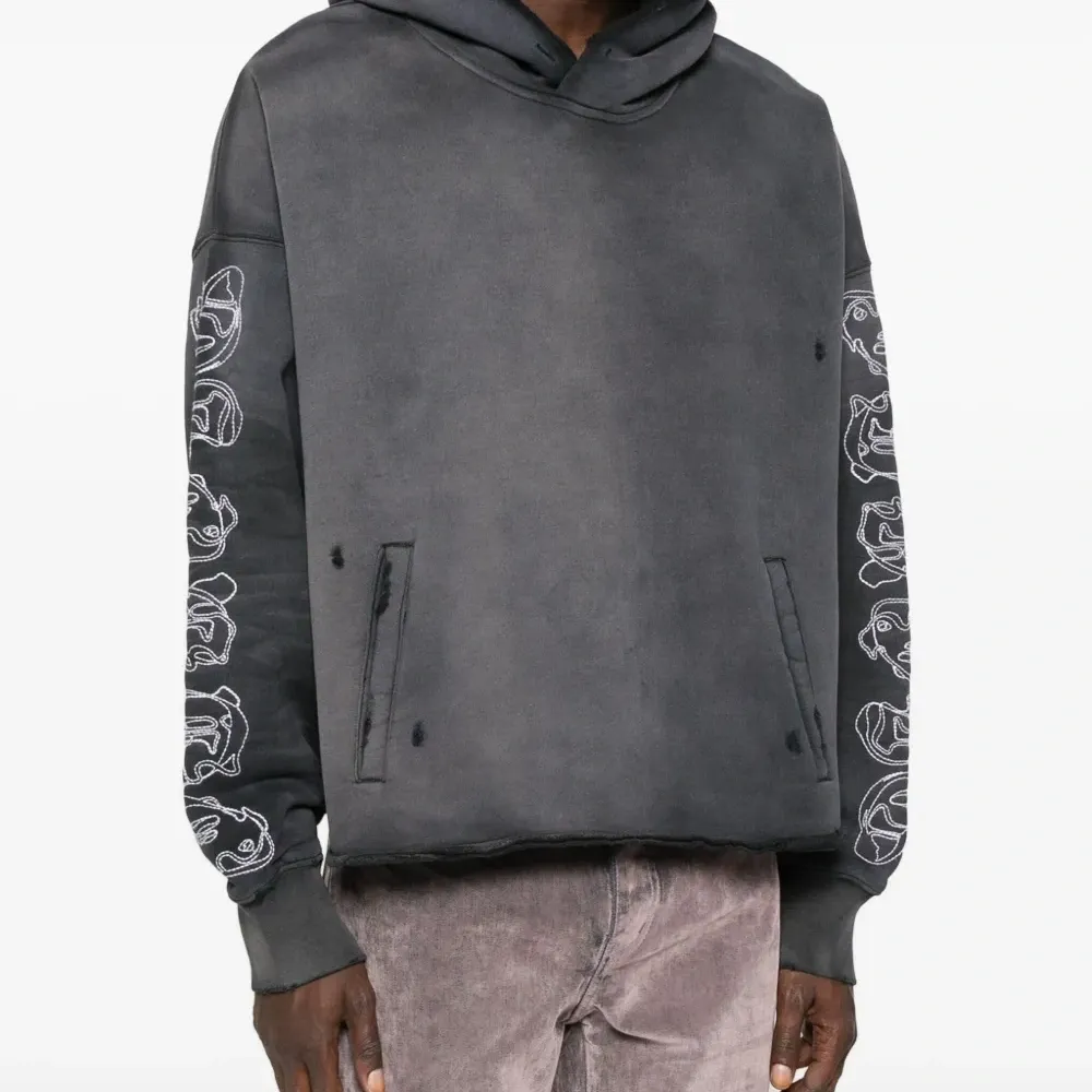 Толстовка с принтом на рукаве и эффектом потертости Толстовка с принтом на рукаве и эффектом потертости