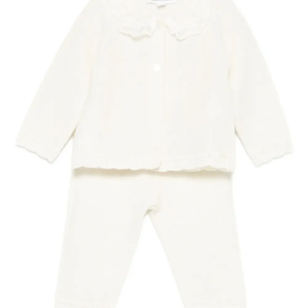 Костюм с брюками, отделанными кружевом