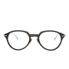 Очки в круглой оправе