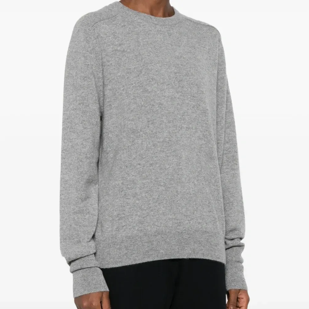 Свитер с круглым вырезом и ребристыми манжетами