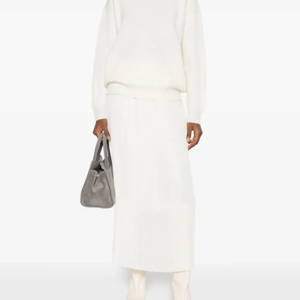 Свитер в рубчик с высоким воротником