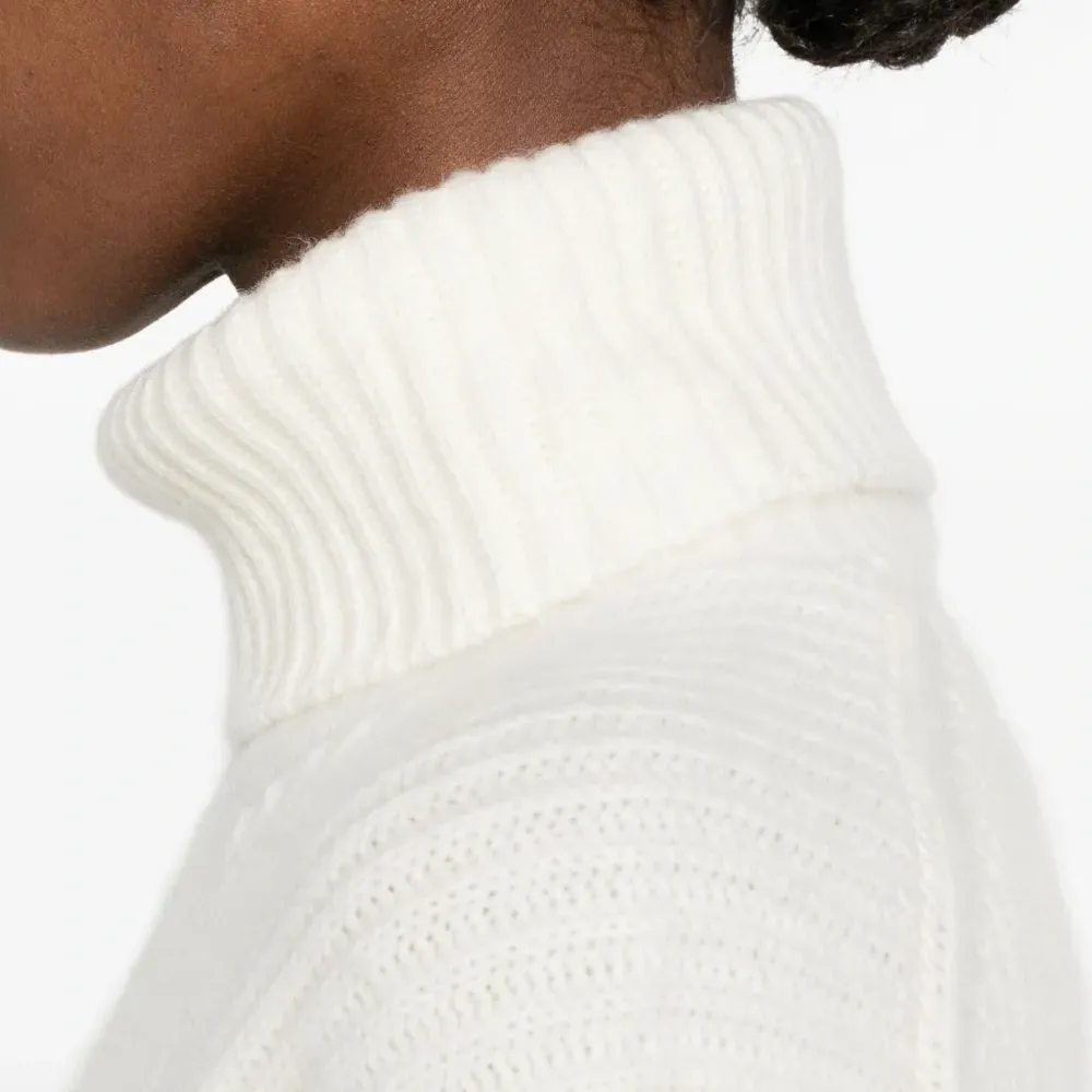 Свитер в рубчик с высоким воротником