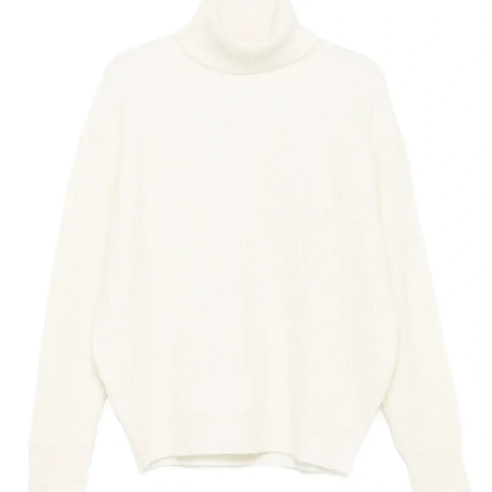 Свитер в рубчик с высоким воротником