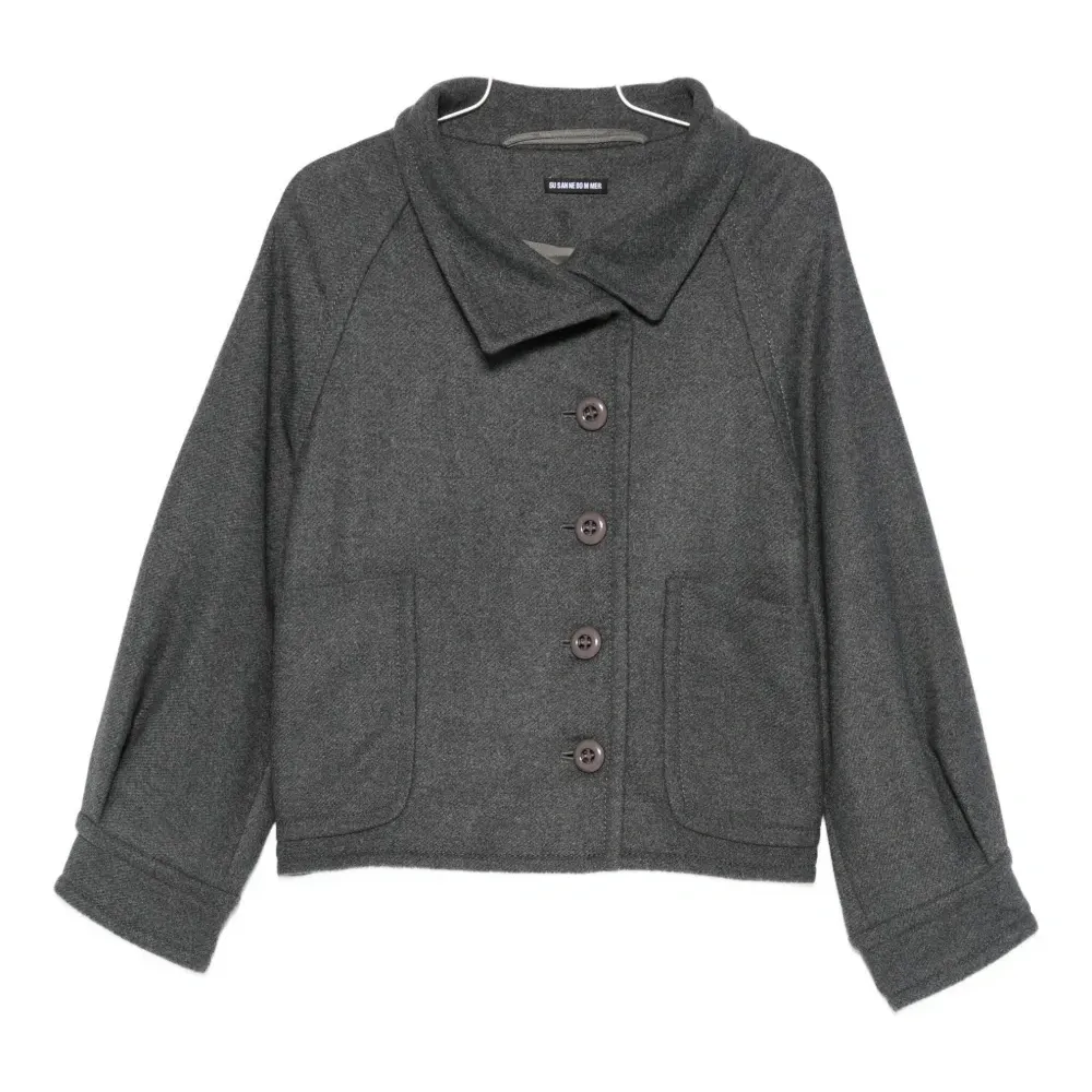 Куртка с пуговицами и карманами