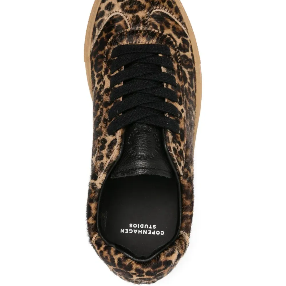 Кроссовки с леопардовым принтом Кроссовки с леопардовым принтом