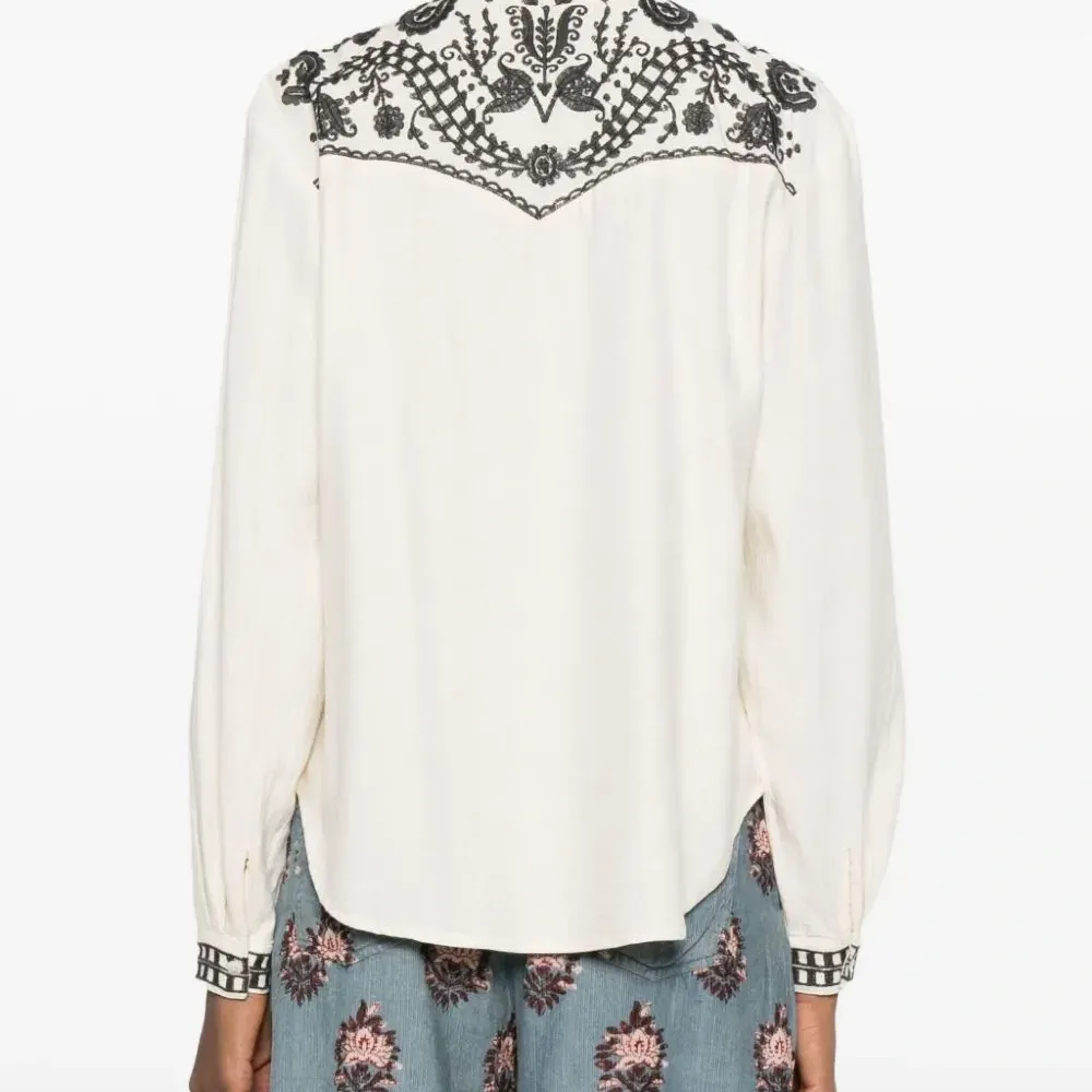 Вышитая рубашка