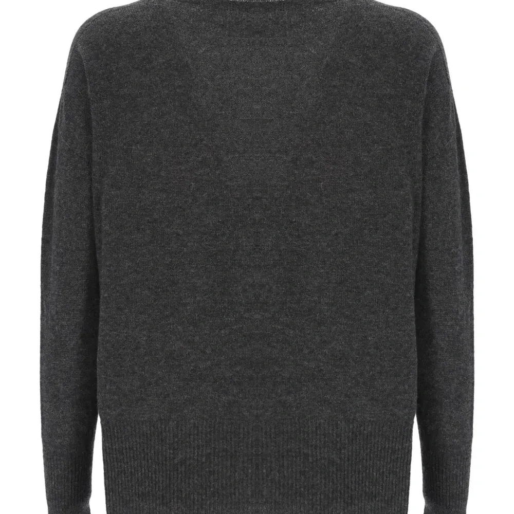 Свитер с высоким воротником