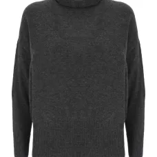 Свитер с высоким воротником